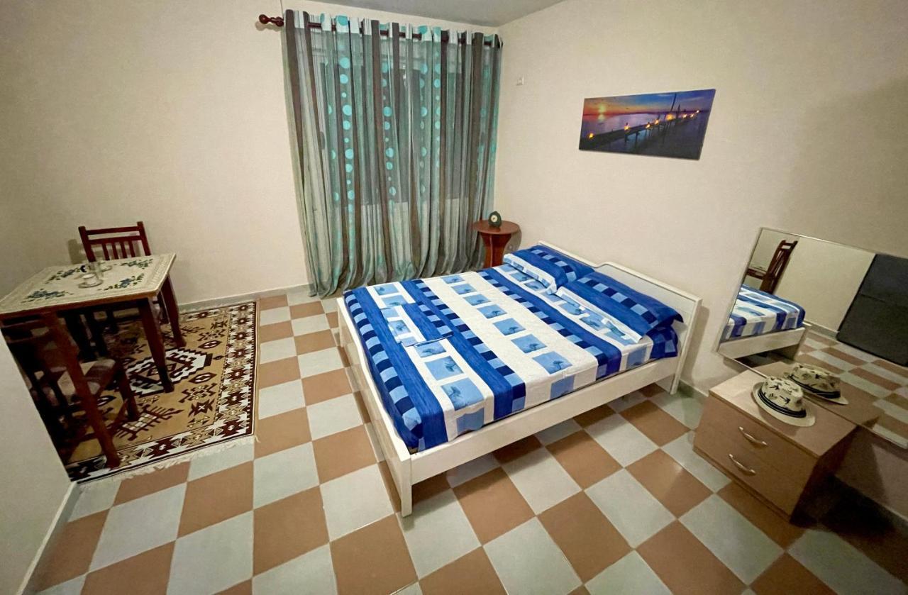 Lovely Studio Apartment Beachfront Durrës 外观 照片