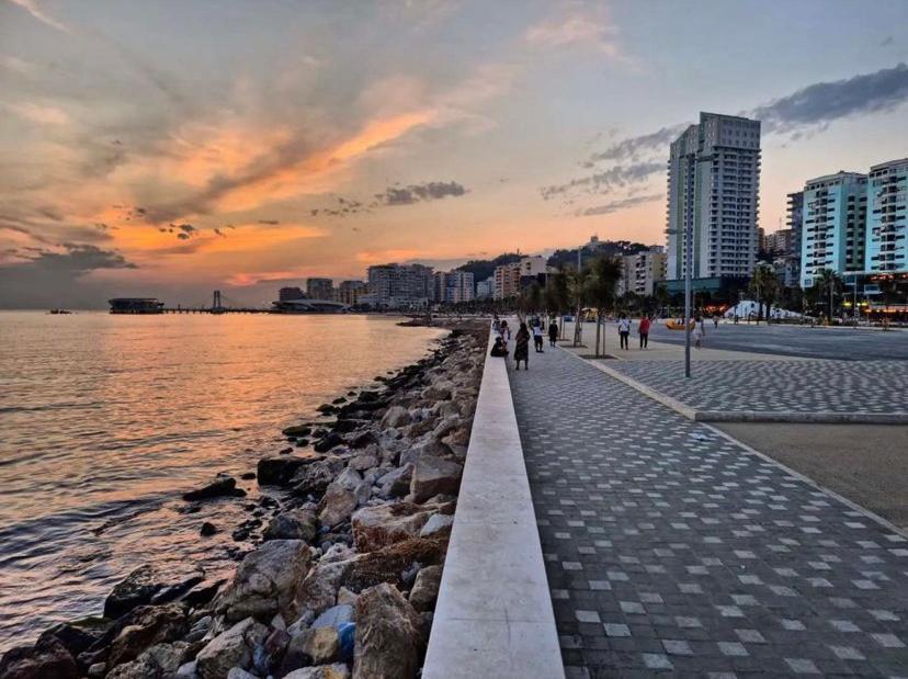 Lovely Studio Apartment Beachfront Durrës 外观 照片